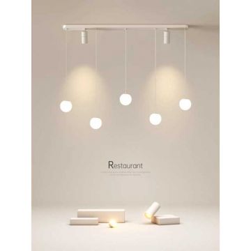 Lampa Suspendată LED Albă cu 5 Globuri Alb Mat, 56W și Telecomandă – Iluminare Elegantă și Reglabilă pentru Orice Spațiu