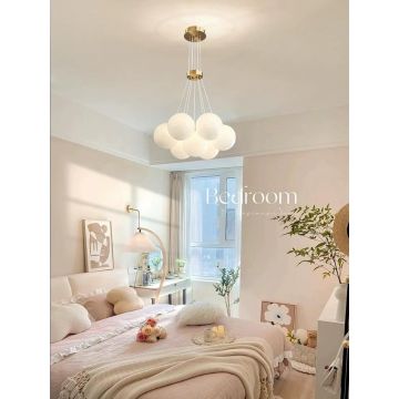 Lustră Suspendată Luxury Gold cu 7 Globuri – O Piesă Distinsă pentru Iluminare Elegantă, Model DM2331/7
