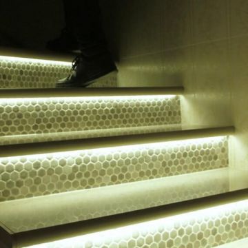 Kit Iluminat De Lux pentru Scări, 16 Trepte – Iluminare Reglabilă și Funcțională pentru Interioare Moderne