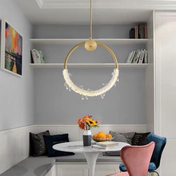 Lustră LED Elegantă cu Cristale, Design Auriu – Iluminat Luxos pentru Interioare Stilate