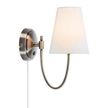 Aplică de perete albă-alămie cu alimentare la priză Amar – Markslöjd