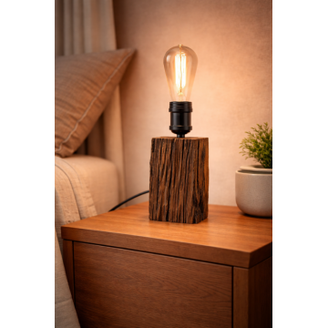 Lampa din trunchi de stejar masiv