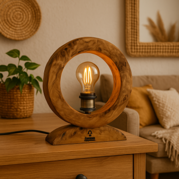 Lampa handmade din lemn masiv